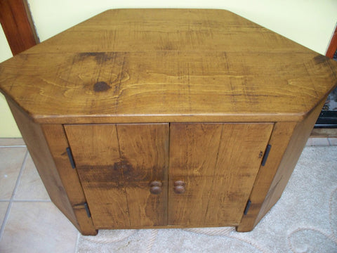 UNIQUE 2 DOOR TV/HI-FI CABINET IN RUSTIC PLANK PINE