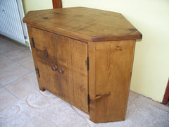 UNIQUE 2 DOOR TV/HI-FI CABINET IN RUSTIC PLANK PINE